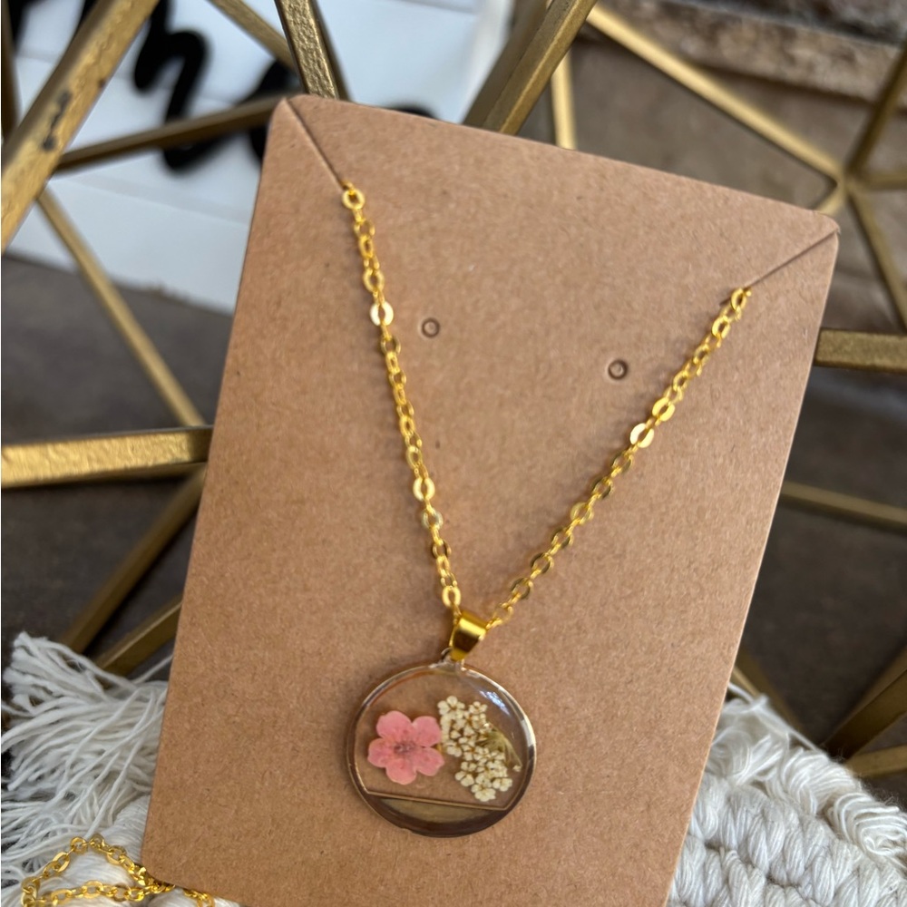 Natural flowers pendant with chain